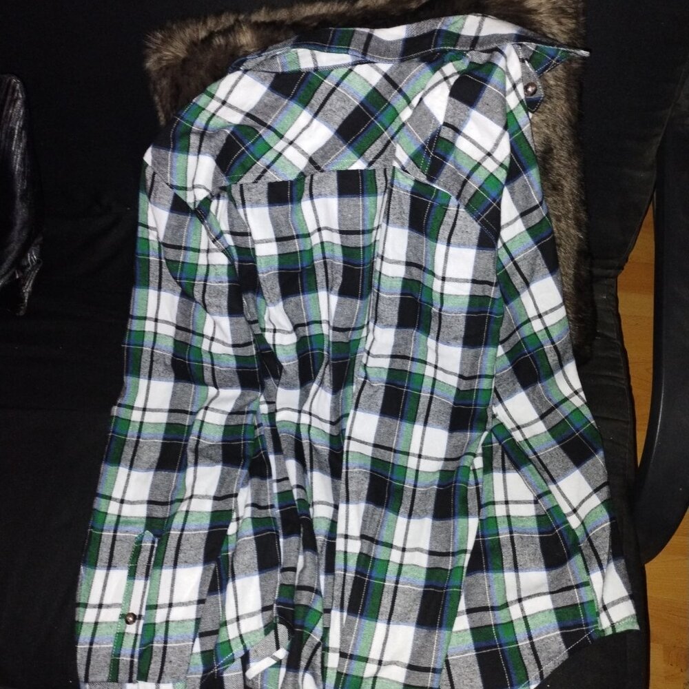 Button up shirt - Picture 2 of 2